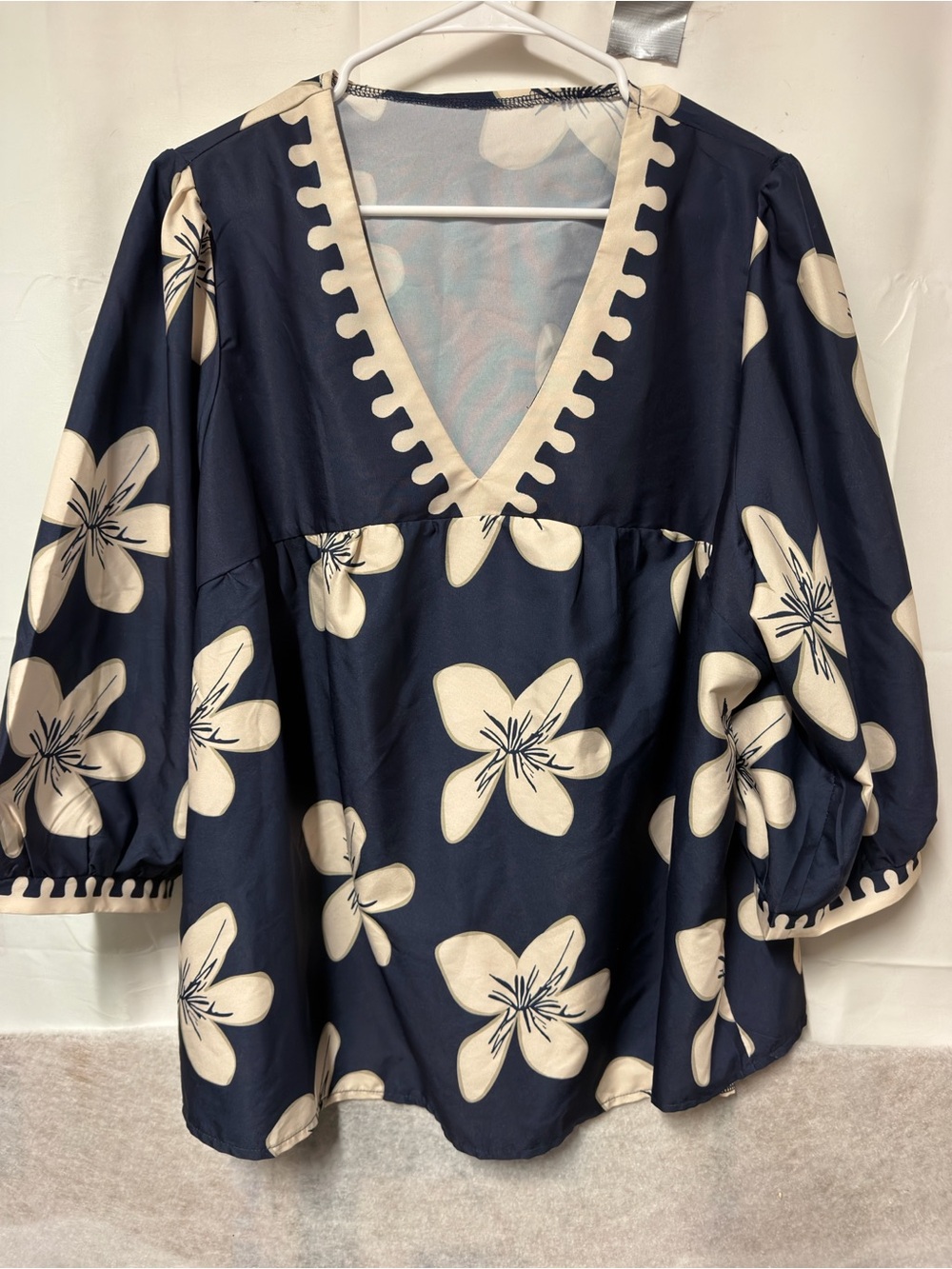 SHEIN Navy and Cream Floral V-Neck Puff Sleeve Tunic